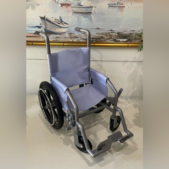 American Girl doll wheelchair, for 18-inch dolls. 
And new light condition - Picture 2 of 4